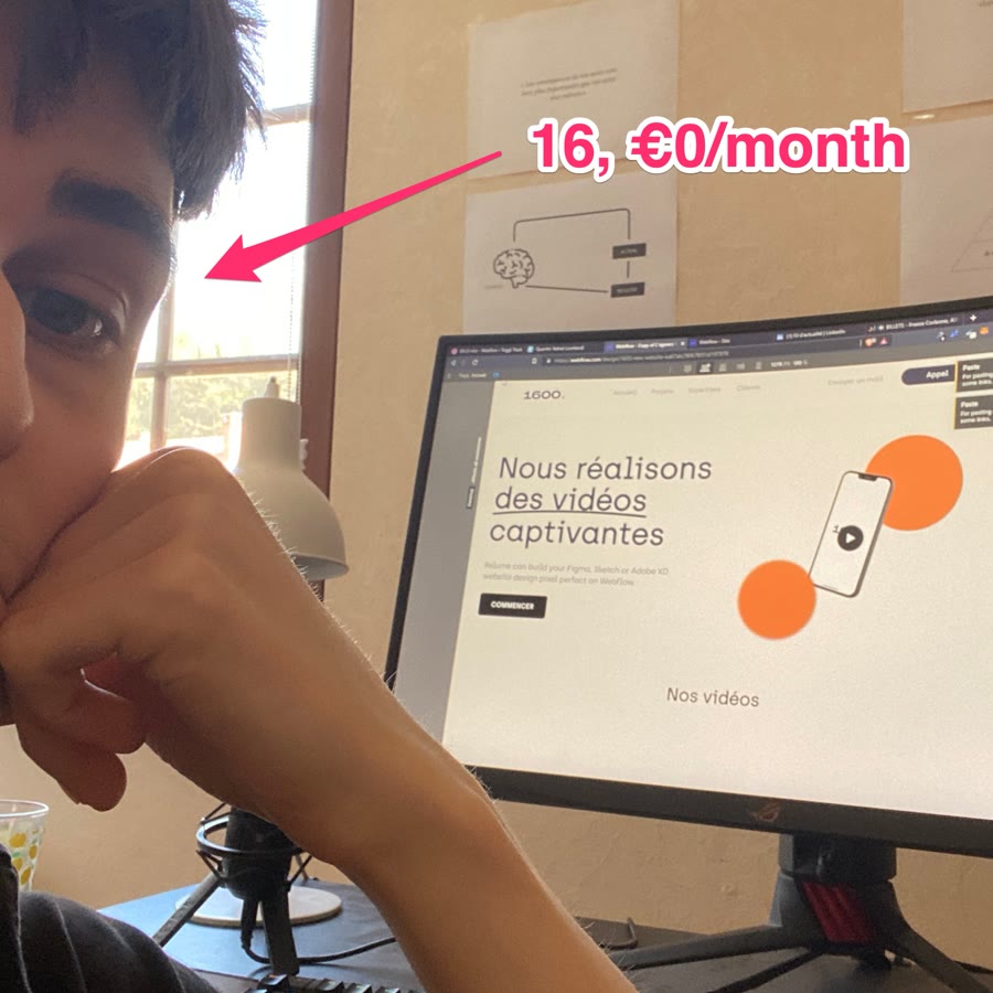 Célian à 16 ans, devant le premier site de 1600